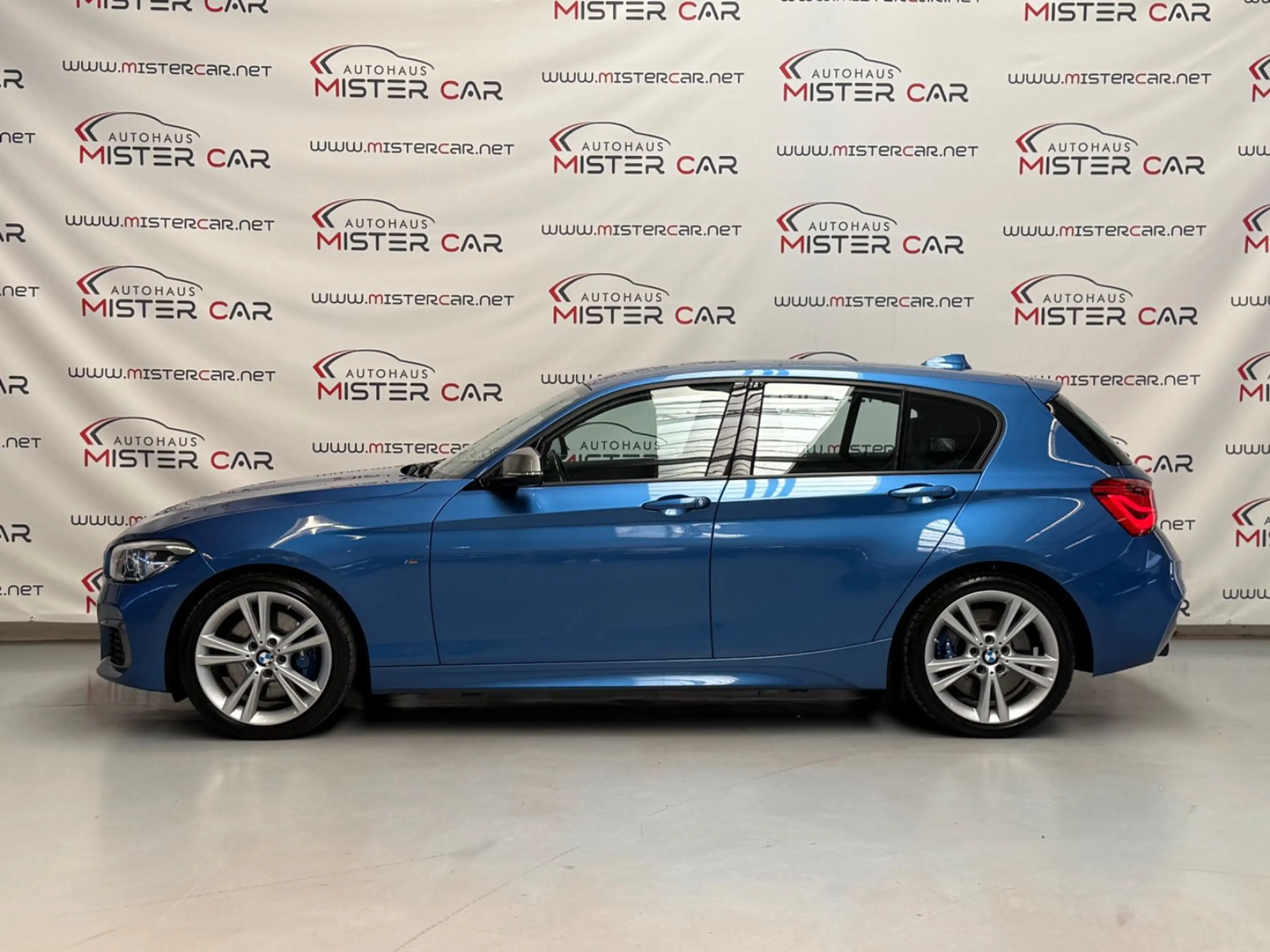 BMW 135 i xDrive SAG NAVI/LED/H&K/PDC/SHZ/18/2.HAND — photo 2