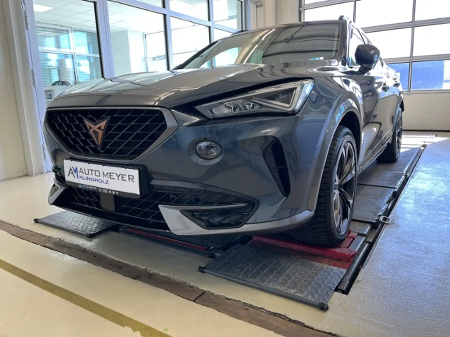 CUPRA Formentor 1.4 e-Hybrid 6-Gang DSG Navi ACC LED siva - 2