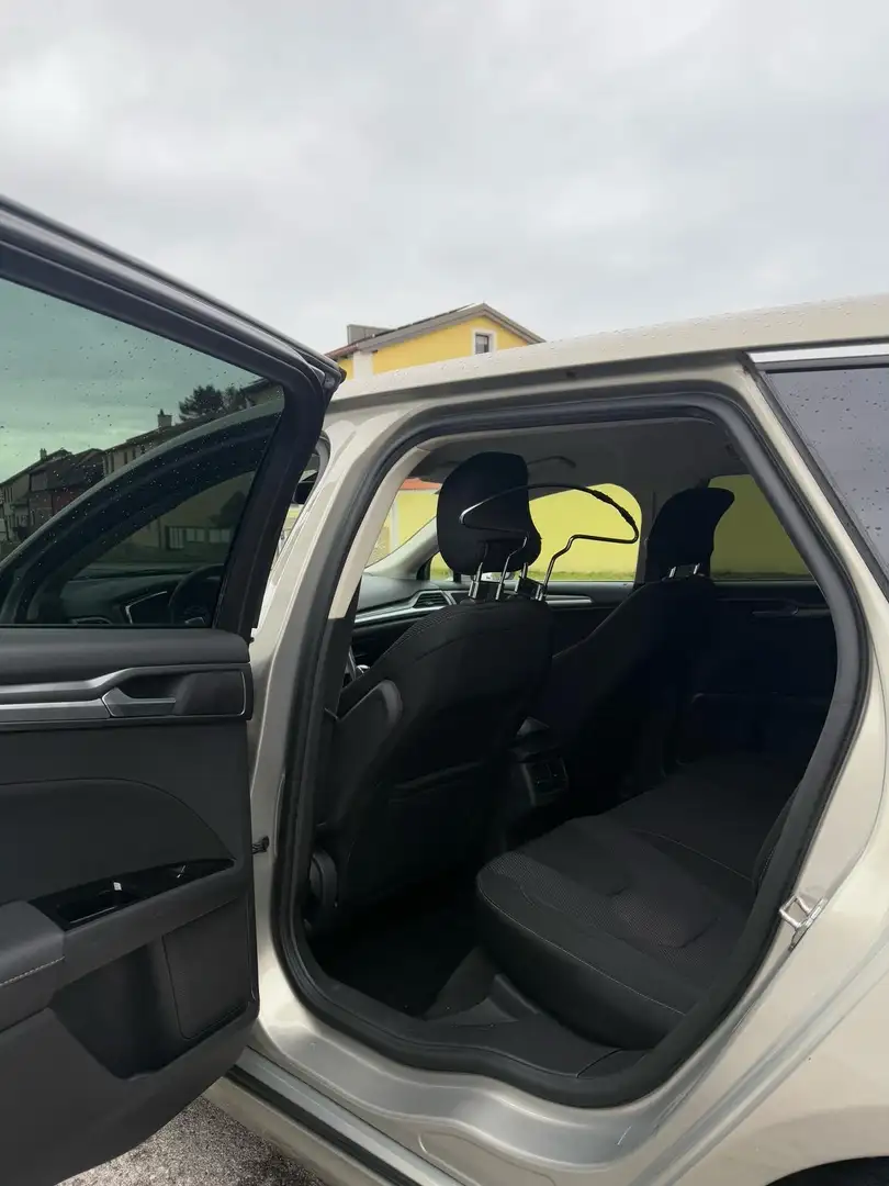 Ford Mondeo Traveller Titanium 2,0 TDCi Grau - 1