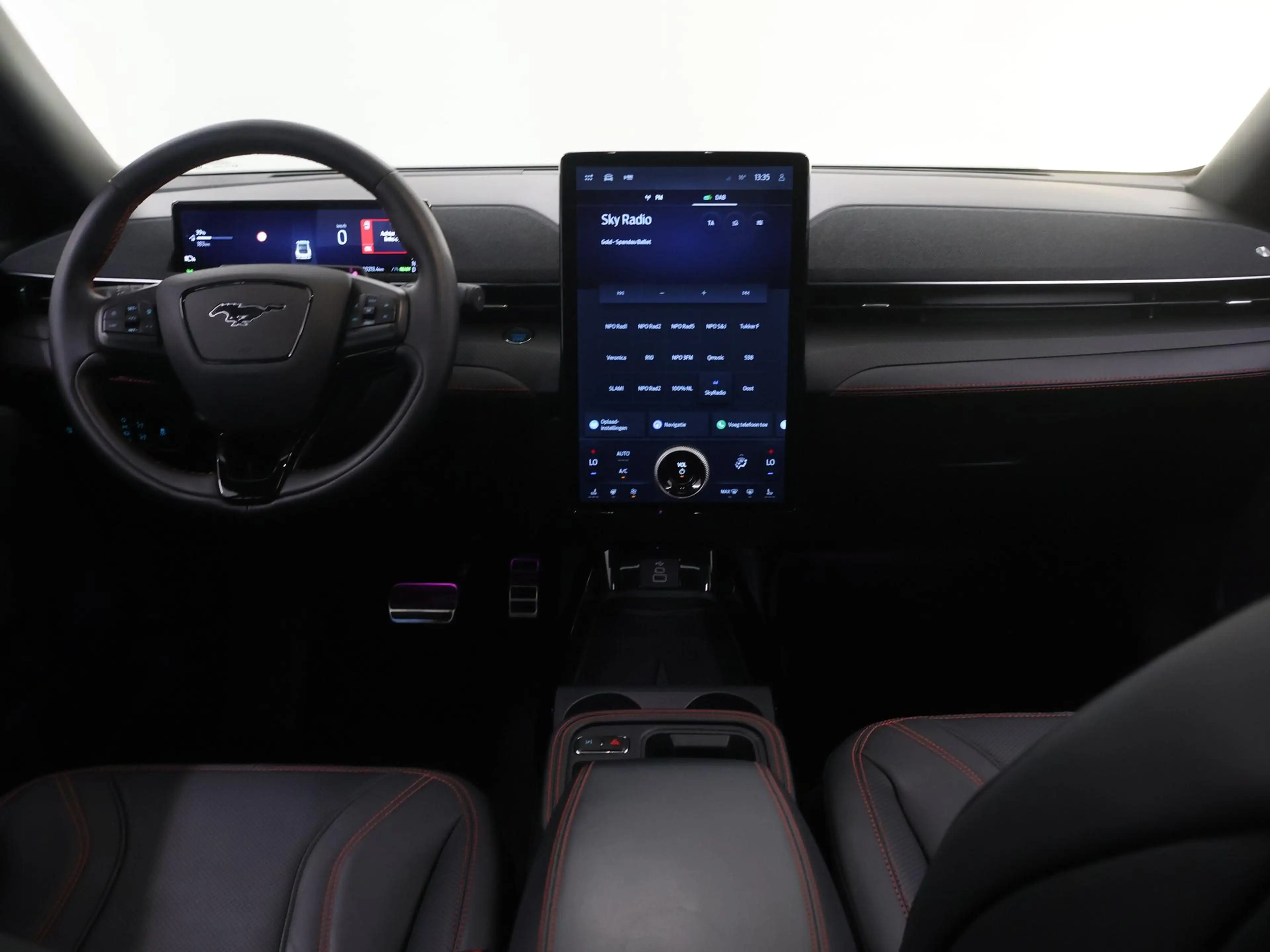 Ford Mustang Mach-E Extended Premium RWD 88 kWh | Panoramadak | Winter — photo 8