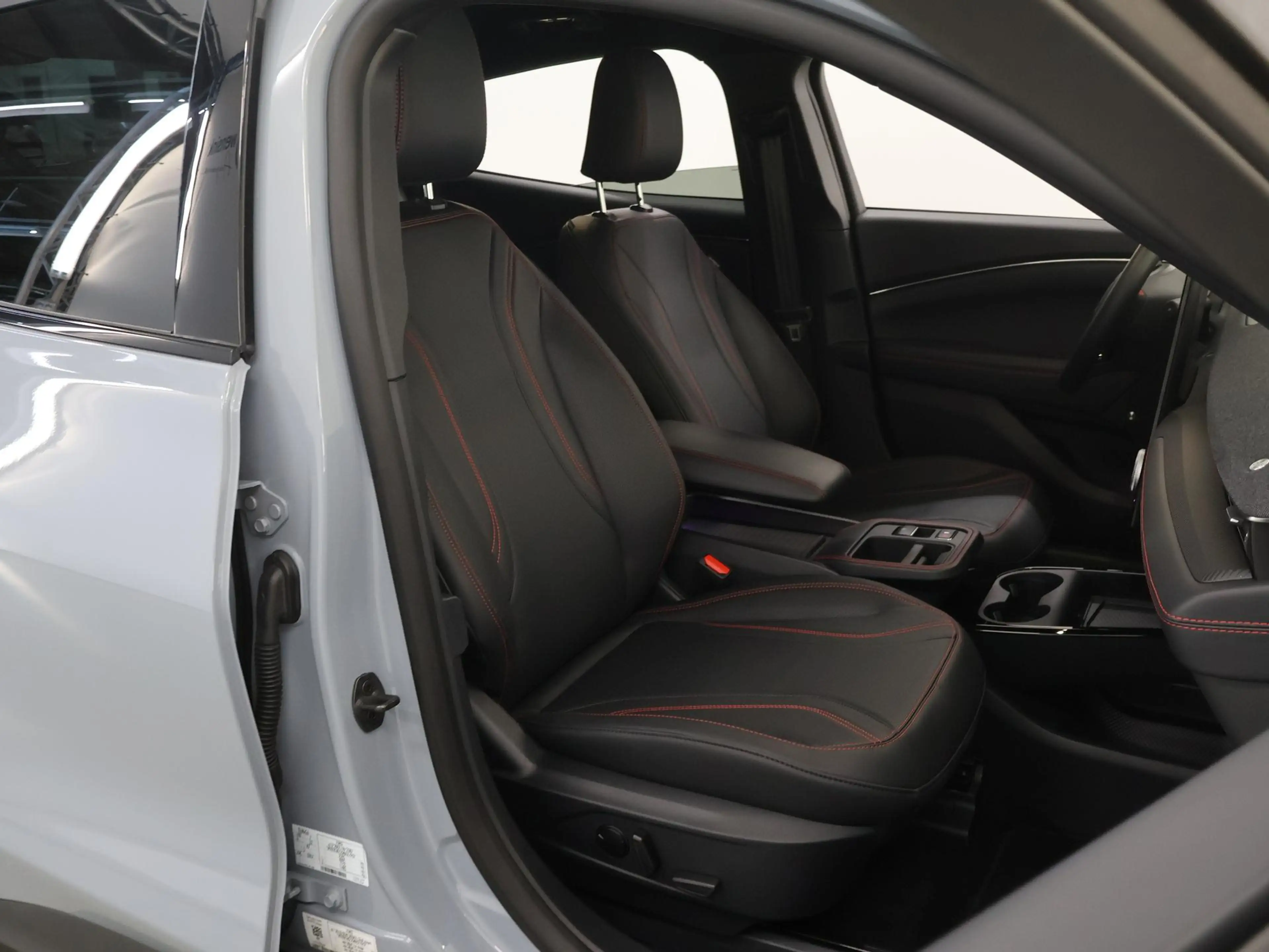 Ford Mustang Mach-E Extended Premium RWD 88 kWh | Panoramadak | Winter — photo 10