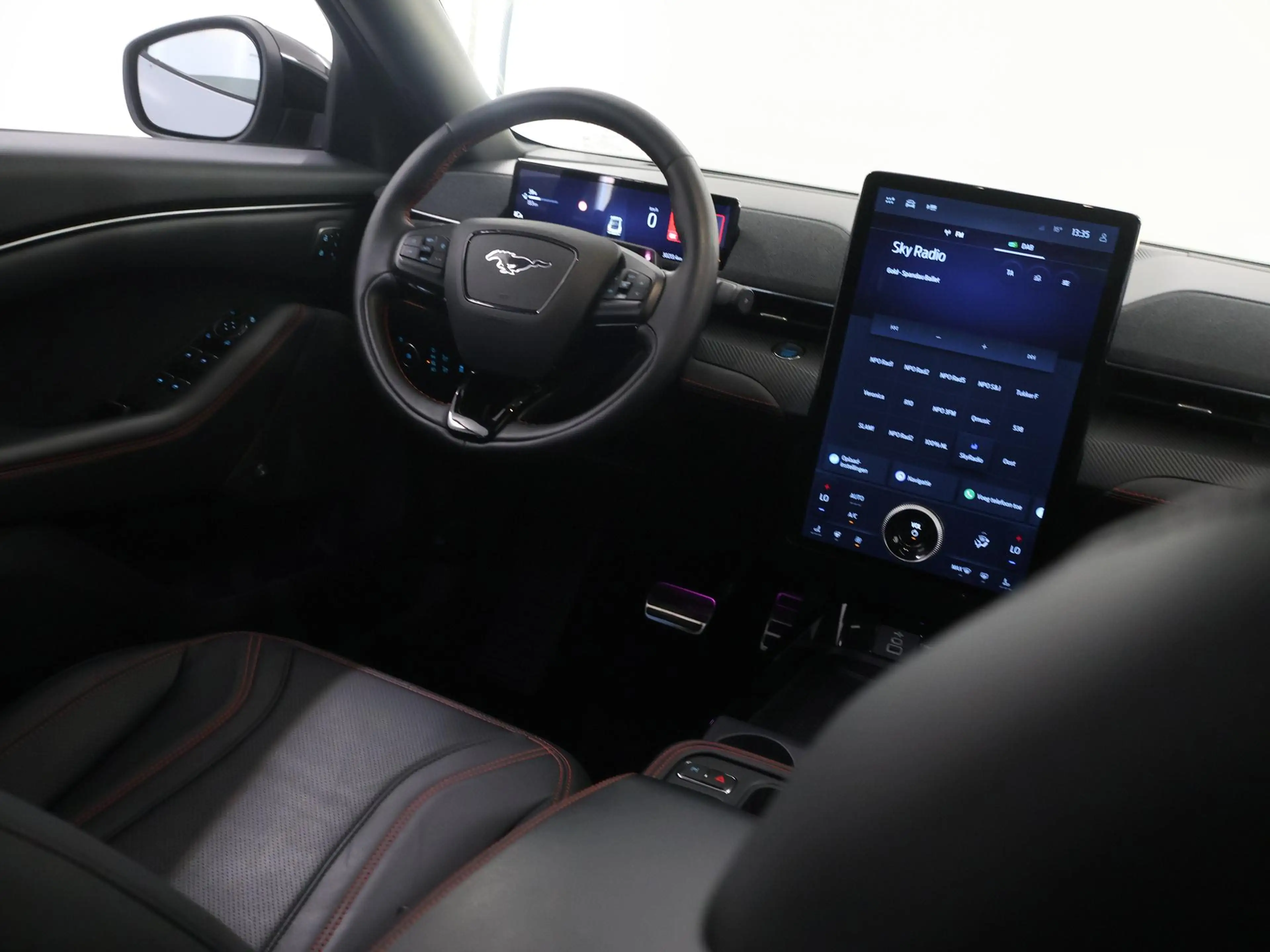 Ford Mustang Mach-E Extended Premium RWD 88 kWh | Panoramadak | Winter — photo 9