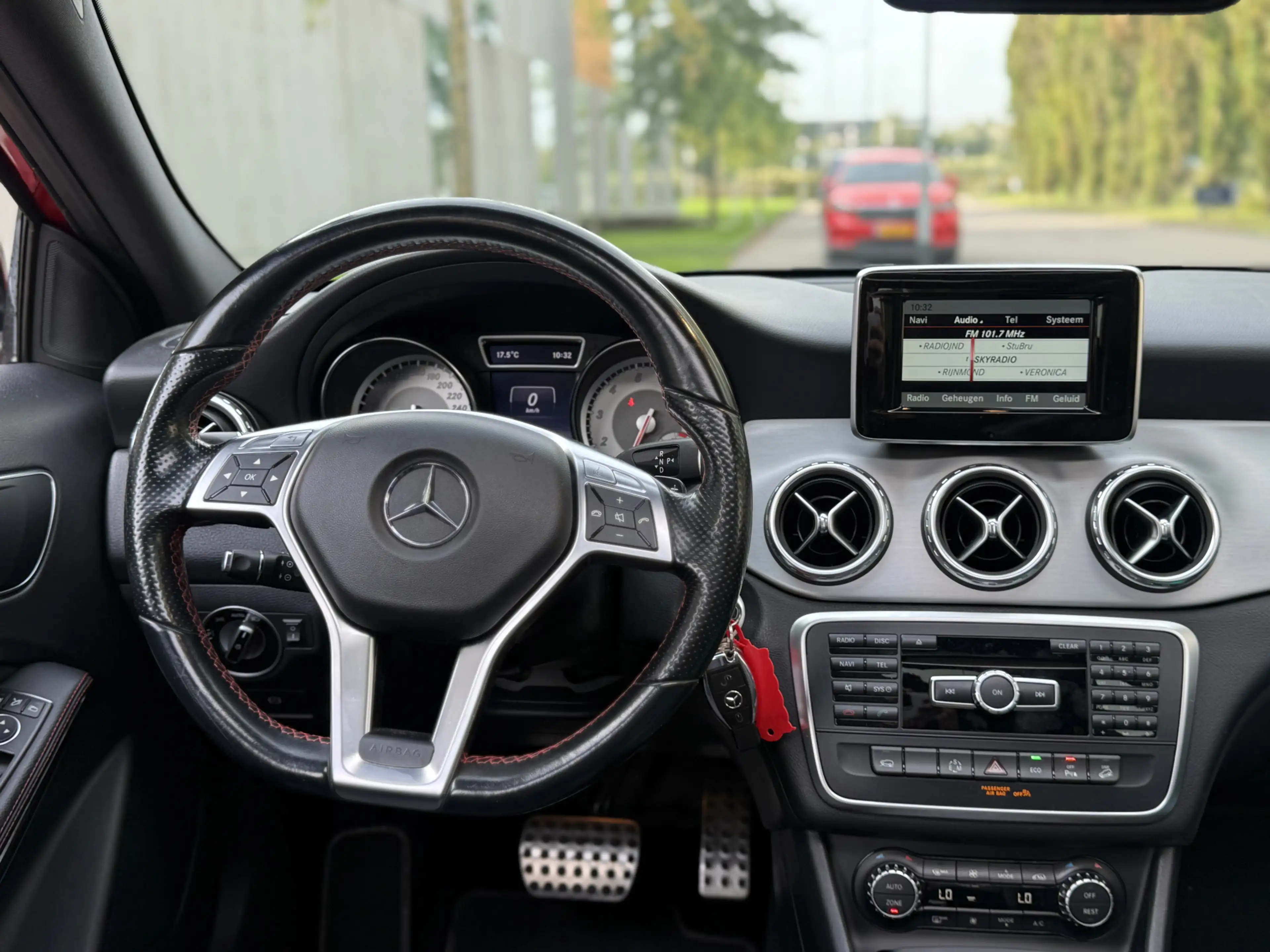 Mercedes-Benz GLA 250 4Matic Edition 1 (PANORAMADAK, TREKHAAK, NAVIGATIE — photo 3
