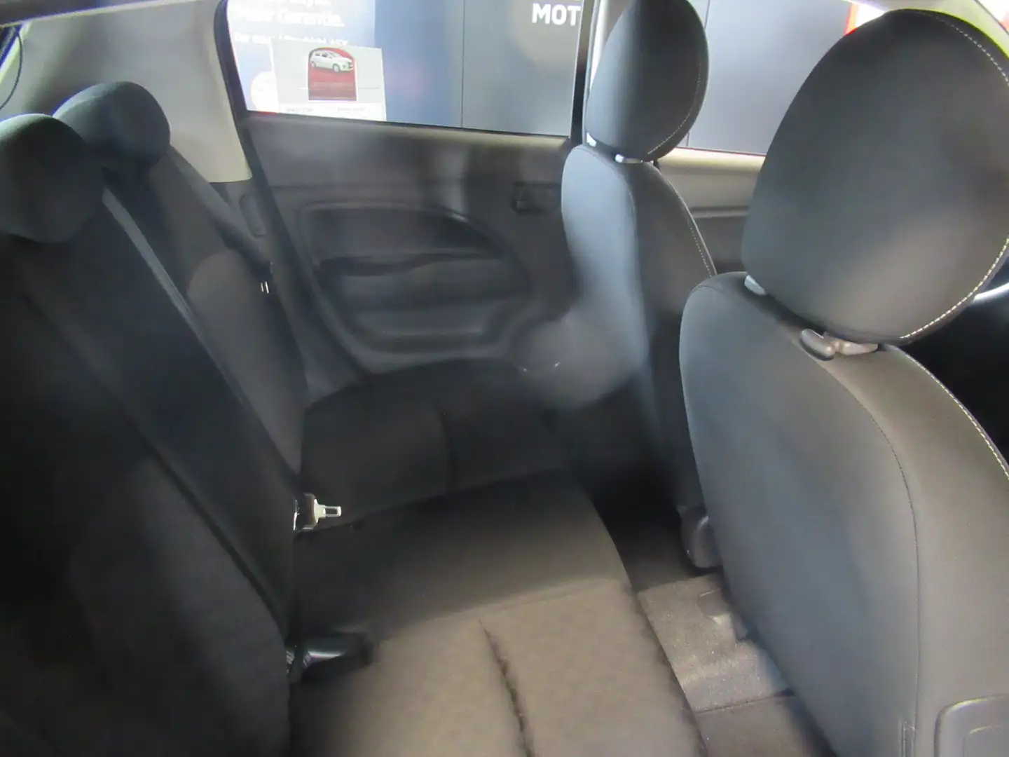 Mitsubishi Space Star Select + Schwarz - 2