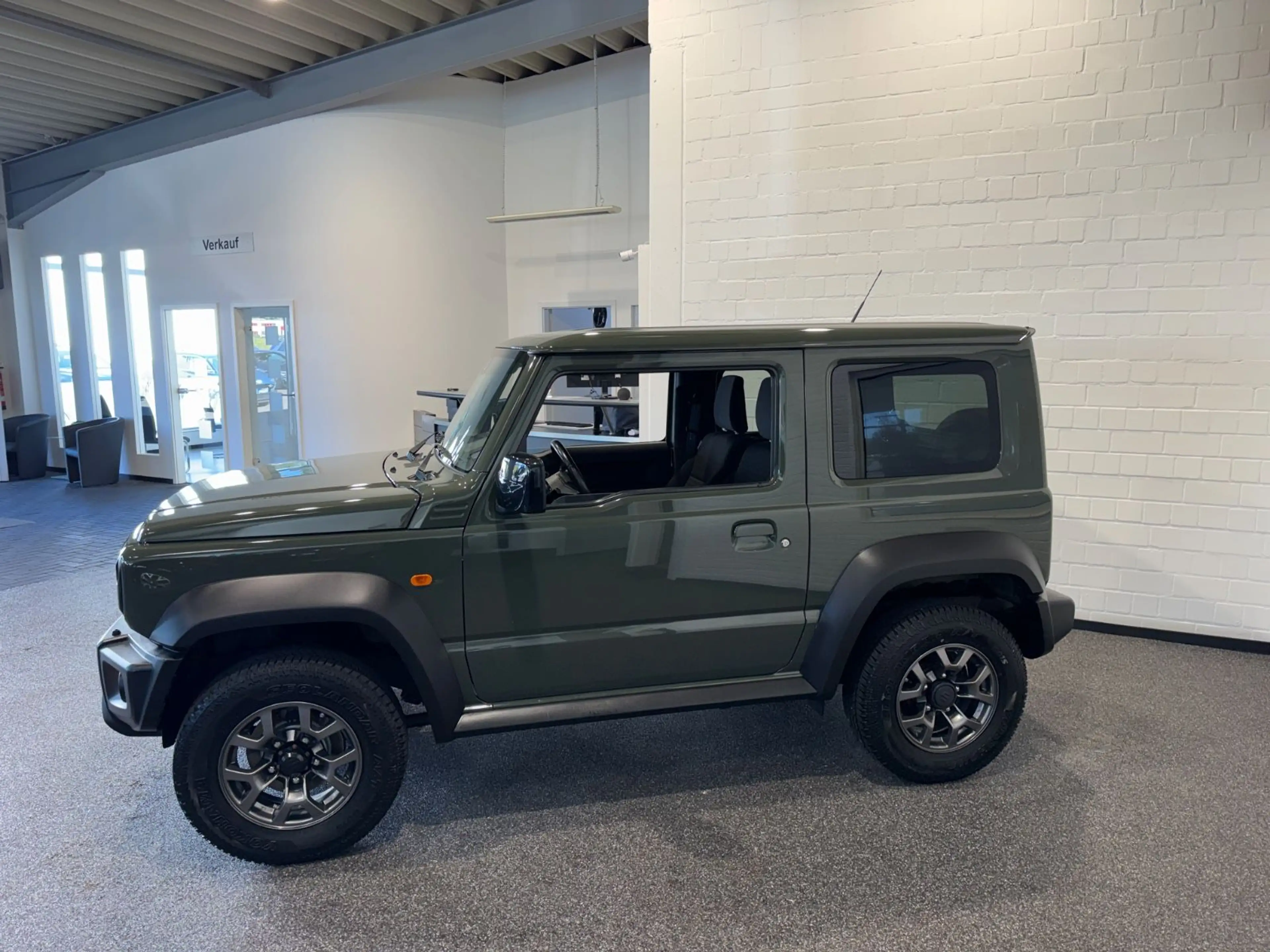 Suzuki Jimny Comfort+ AllGrip 4-SITZER 1.HAND NAVI AHK — photo 4