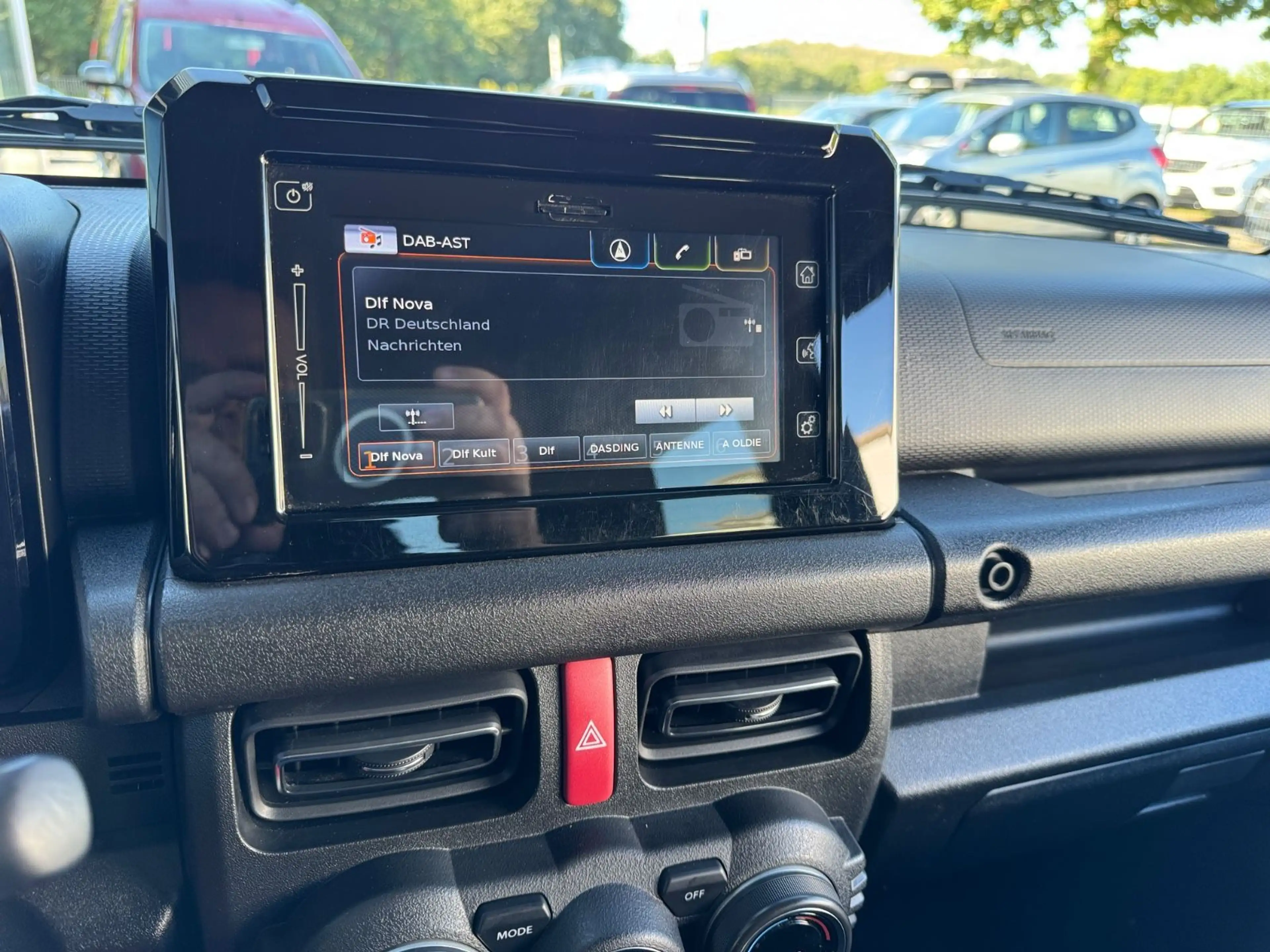 Suzuki Jimny Comfort+ AllGrip 4-SITZER 1.HAND NAVI AHK — photo 8