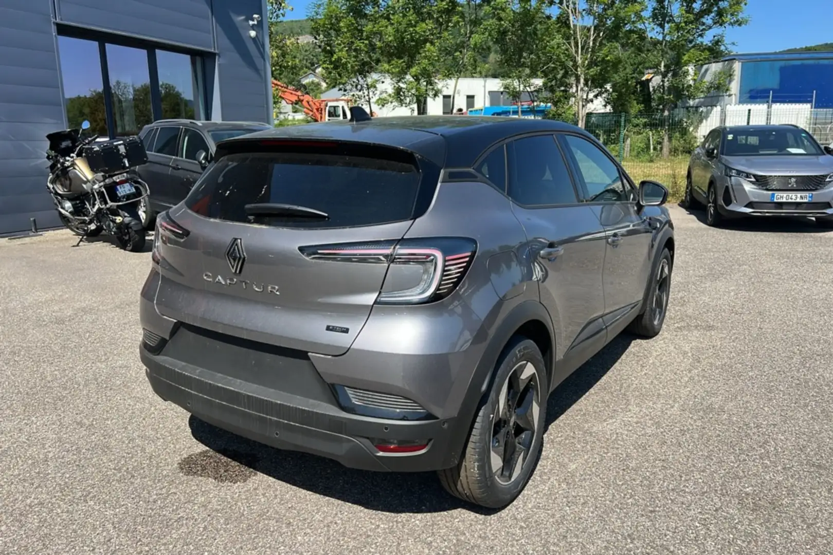 Renault Captur E-TECH HYBRID 145 TECHNO PLUS Gris - 2
