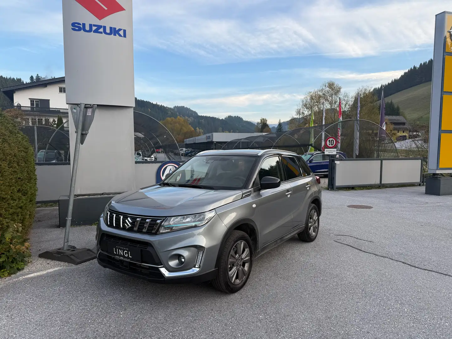 Suzuki Vitara 1,4 Hybrid ALLGRIP shine *WENIG KM* Grau - 1