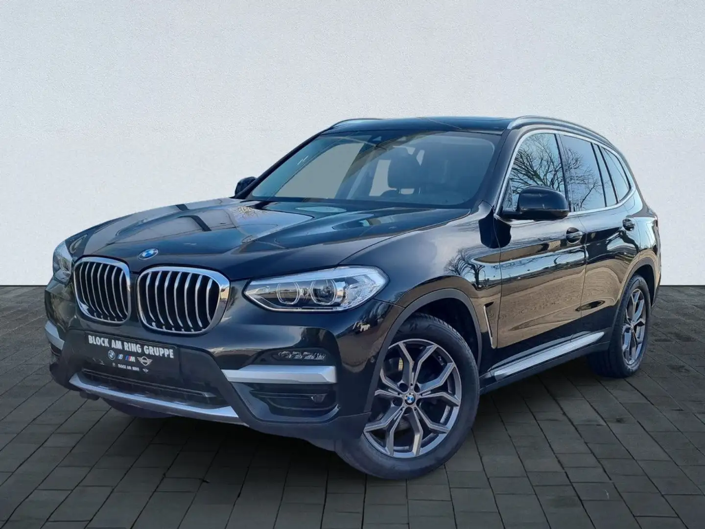 BMW X3 xDr20iA xLine LivePro LED AHK Pano HUD Kamera Чорний - 1