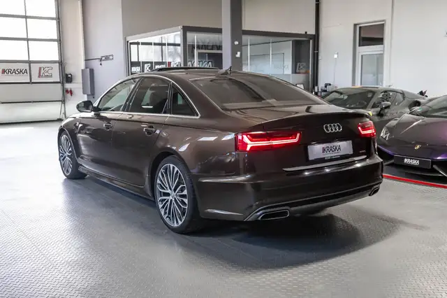 Audi A6 view 12