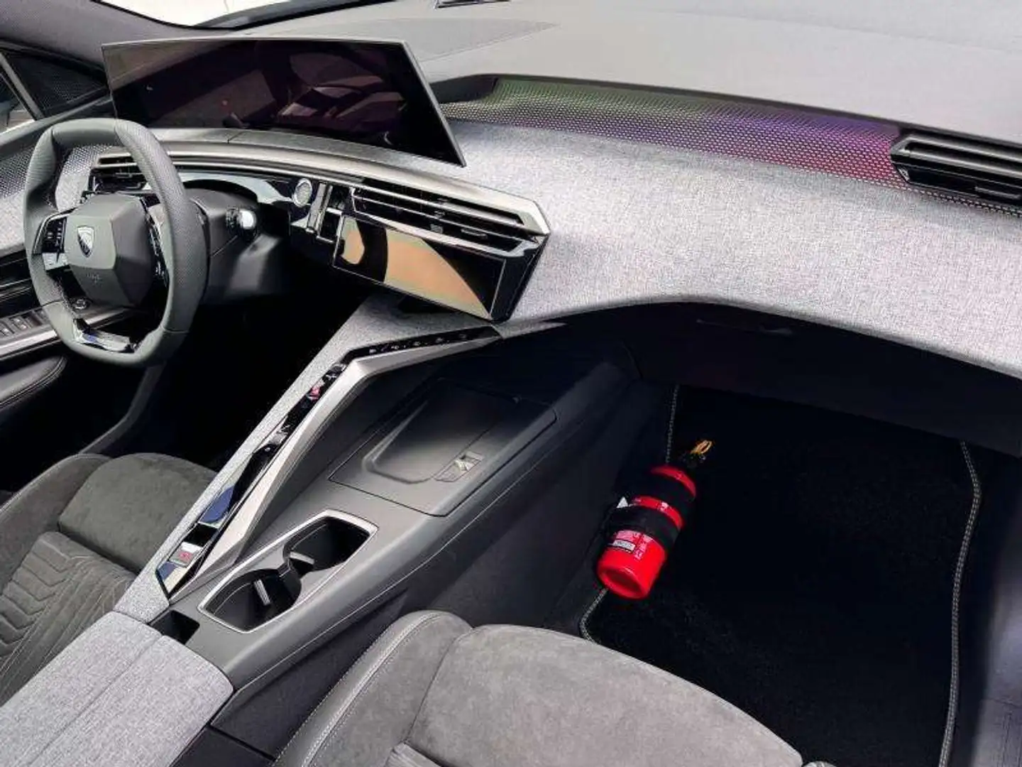 Peugeot 3008 GT / Hybrid 145 / e-DCS6 Gris - 2