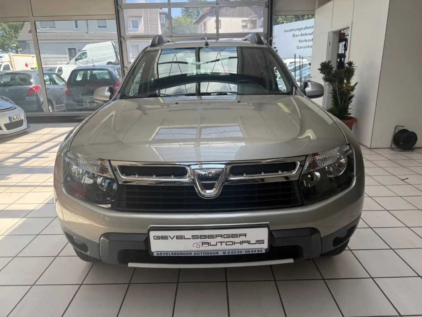 Dacia Duster I Laureate 4x4 1.6 16V 105 aus 1.Hand scheckheft Bronze - 2