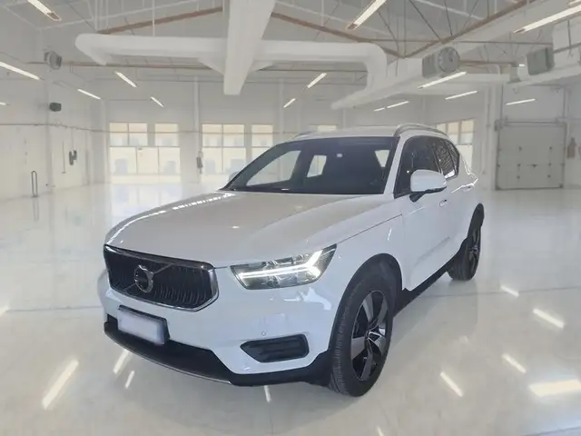 Volvo XC40 T2 AUTOMATICO MOMENTUM PRO SUV