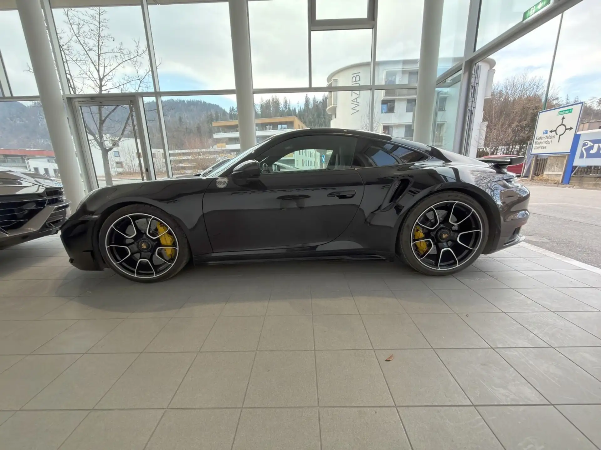 포르쉐 911 Turbo S Coupe 2021 검정 사진 2