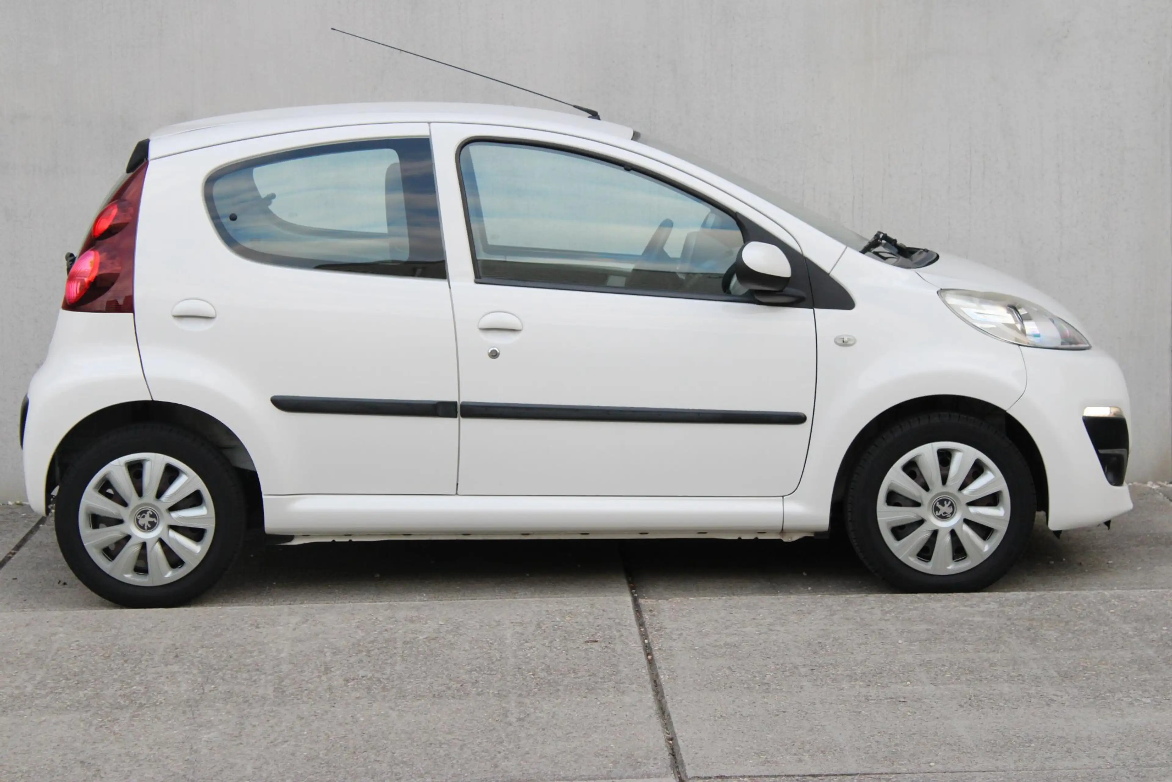 Peugeot 107 1.0 Active AIRCO / 5-DRS / NIEUWE APK / 1E EIGENAA — photo 5