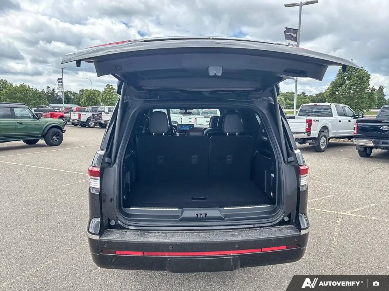 Lincoln Navigator снимка Lincoln Navigator