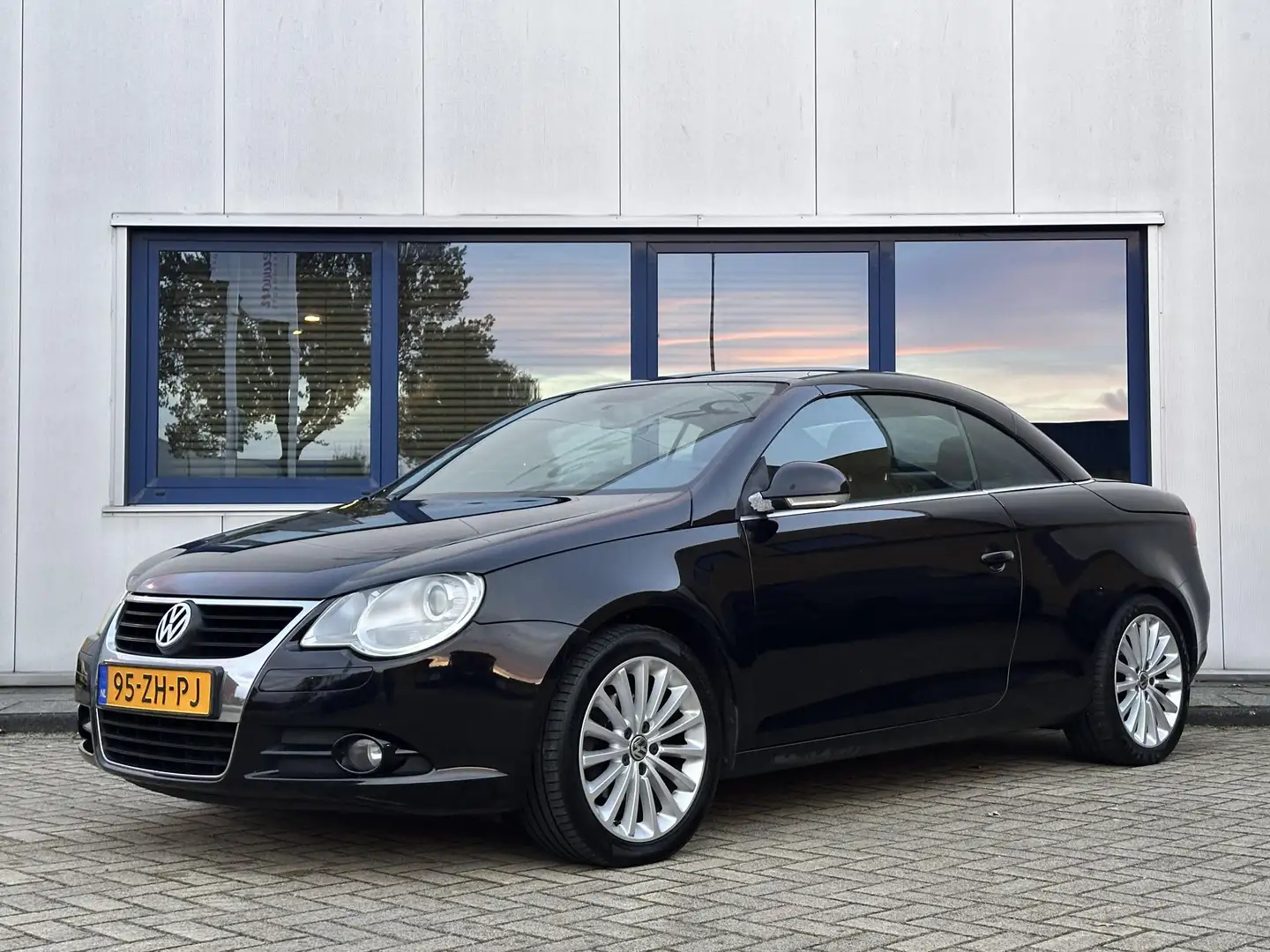 Volkswagen Eos 1.4 TSI l Elektrisch dak l NAP l Zwart - 1