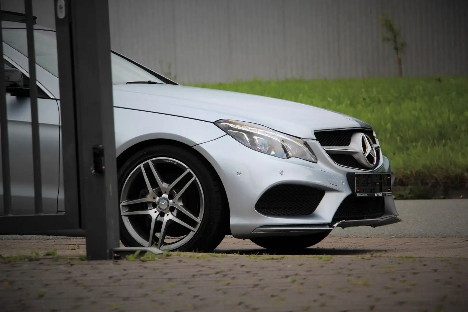 Mercedes-Benz E 400 AMG Line /wenig KM/Pano/Carplay/ILS/Kamera Plateado - 1