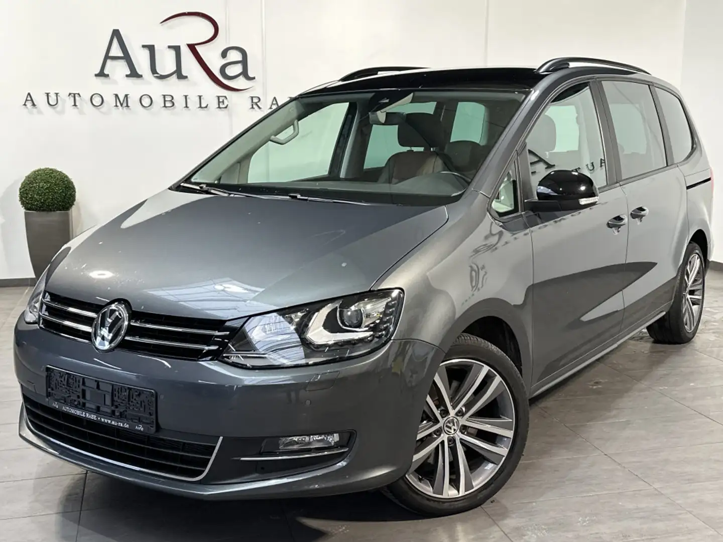 Volkswagen Sharan 2.0 TDI DSG 7-Sitzer HL Black NAV+XEN+AHK Grau - 1