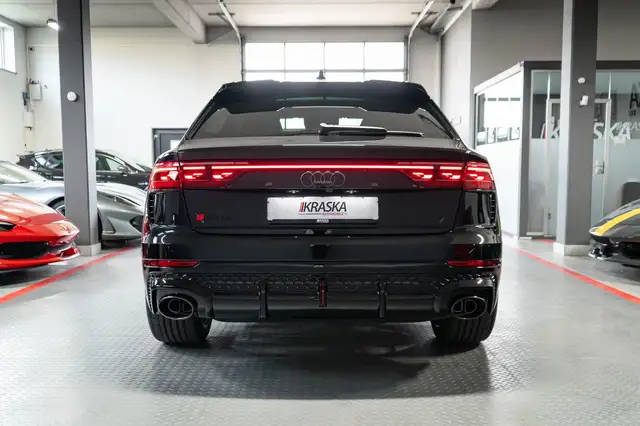 Audi RS Q8 view 8