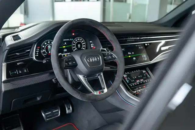 Audi RS Q8 view 15