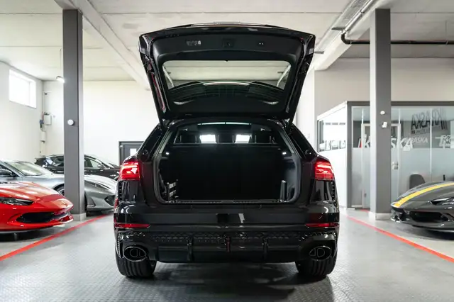 Audi RS Q8 view 9