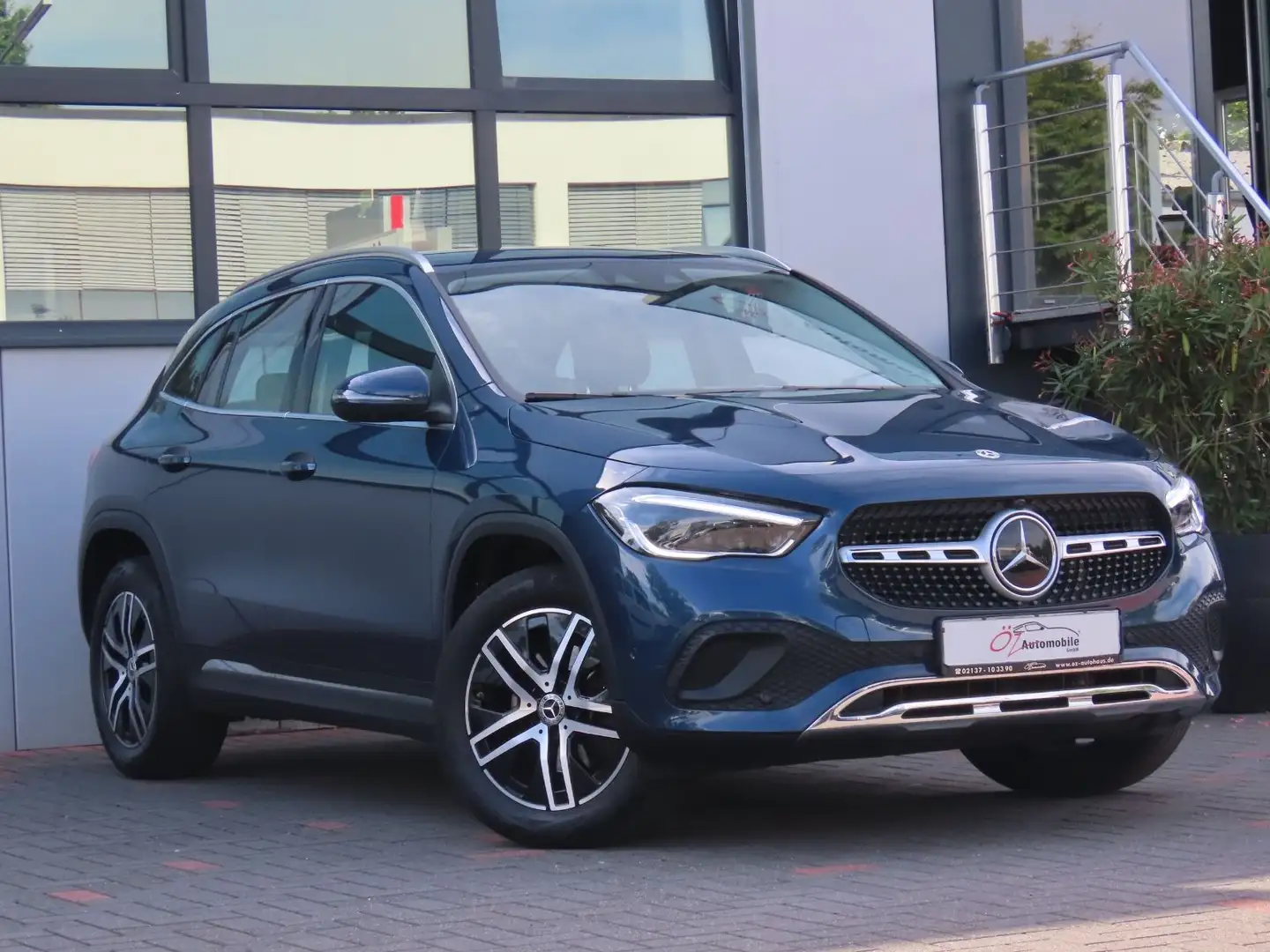 Mercedes-Benz GLA 200 d Autom. Leder Ambiente ACC Kék - 2