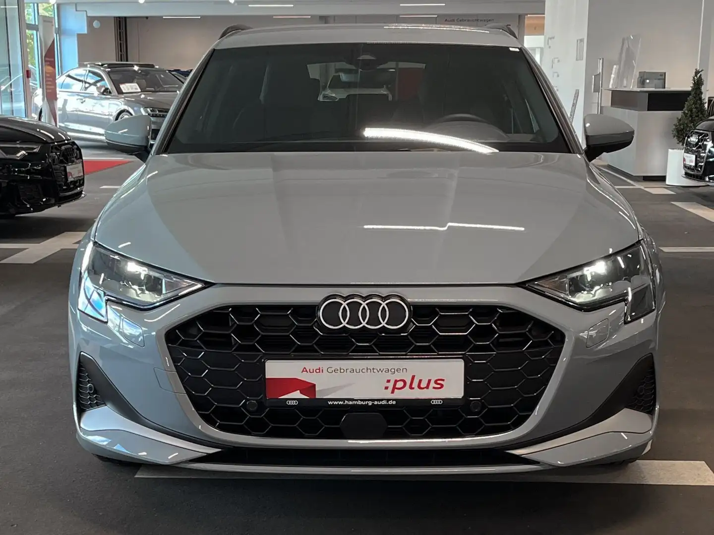 Audi A3 30 TFSI S tronic FACELIFT/S LINE Gris - 2