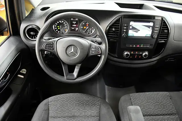 Mercedes-Benz Vito view 2
