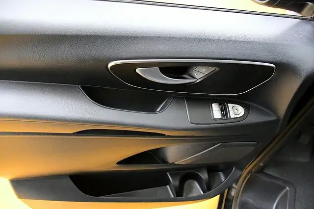 Mercedes-Benz Vito view 10