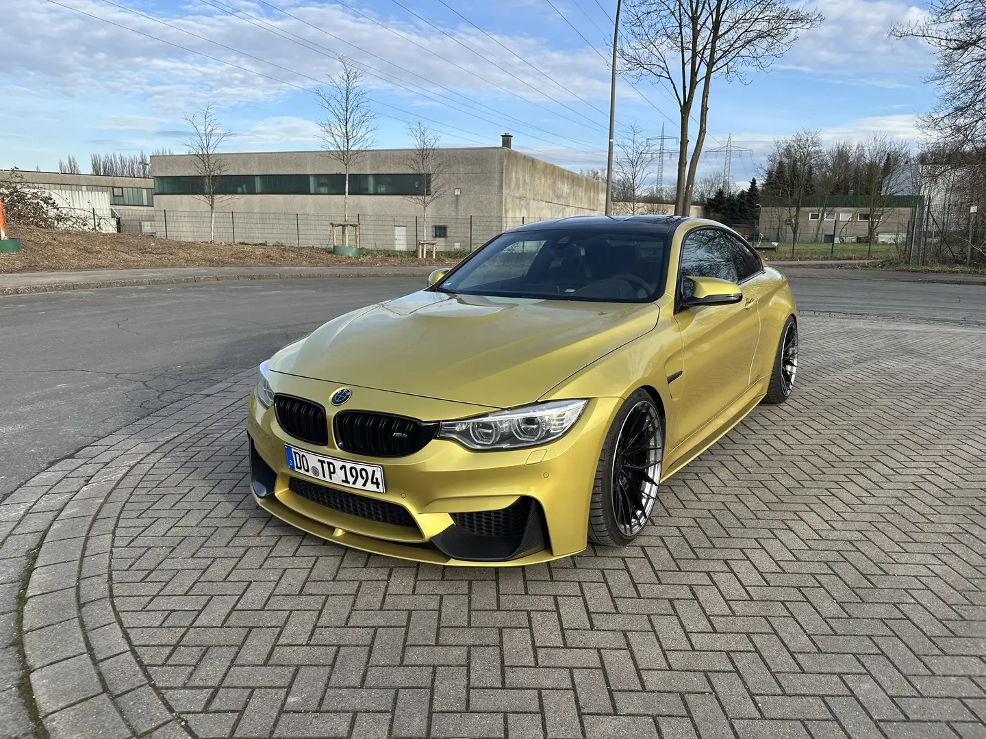 BMW M4 Coupe DKG Žlutá - 1