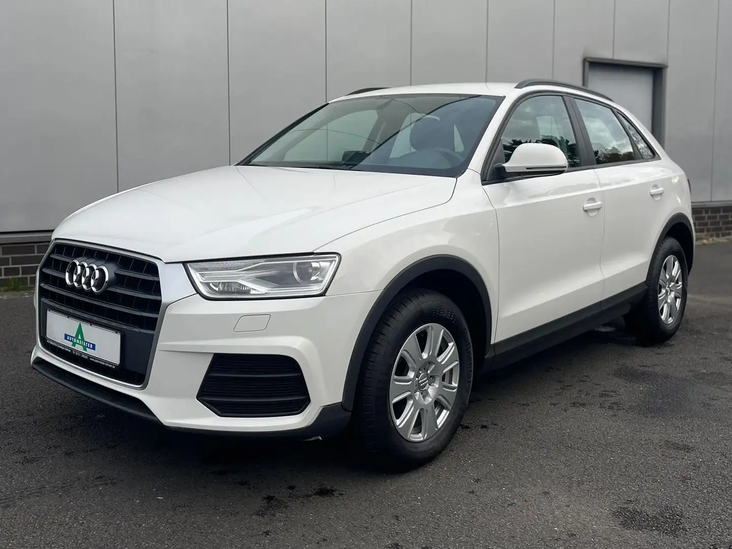 Audi Q3 Basis Weiß - 1