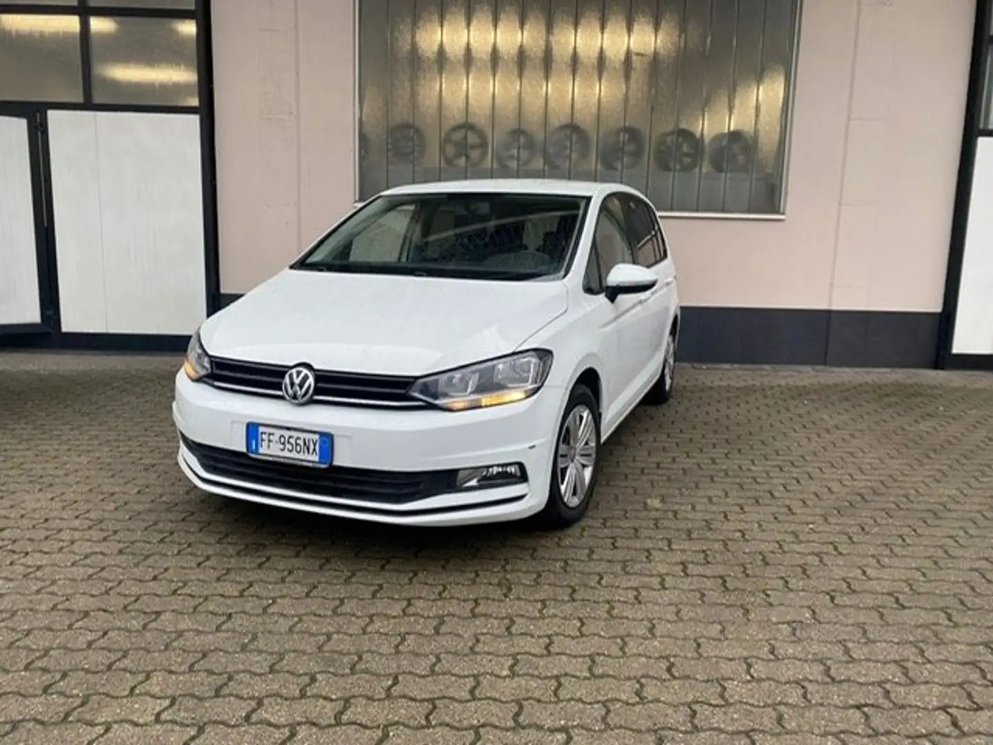Volkswagen Touran Touran 1.6 tdi Executive 115cv 7 POSTI White - 1