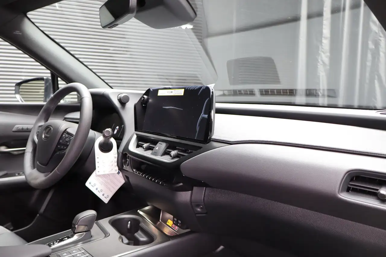 Lexus UX photo Lexus UX