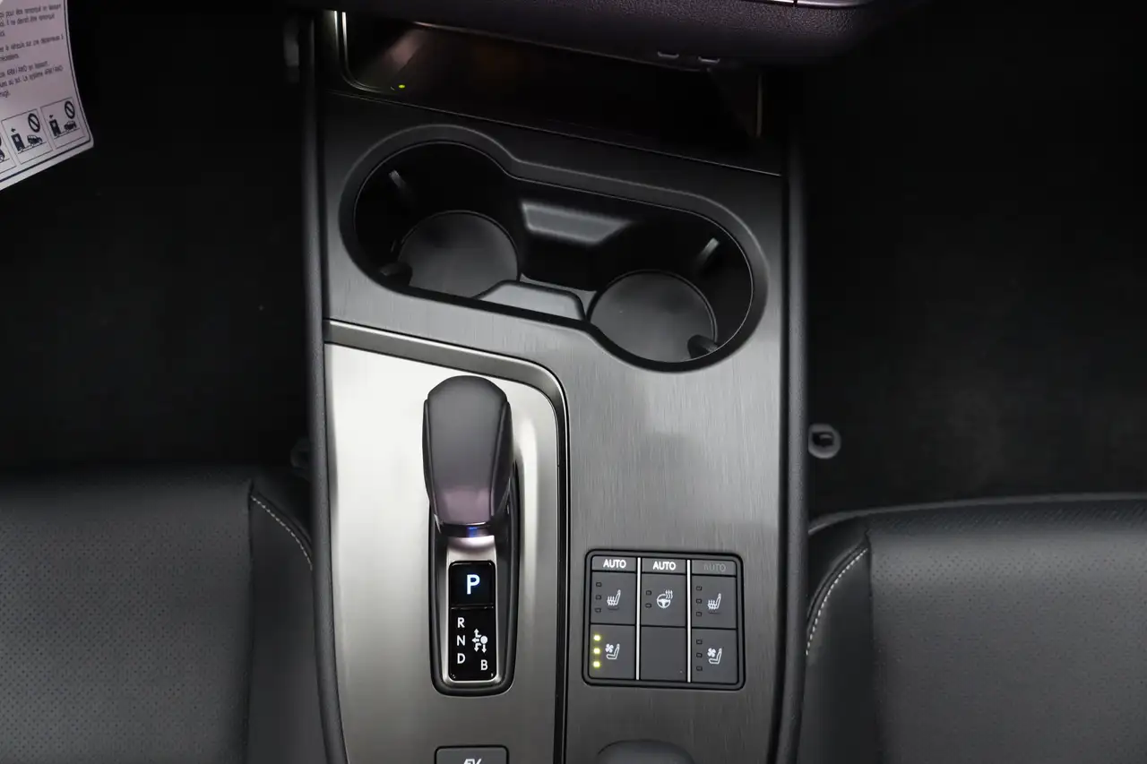 Lexus UX photo Lexus UX