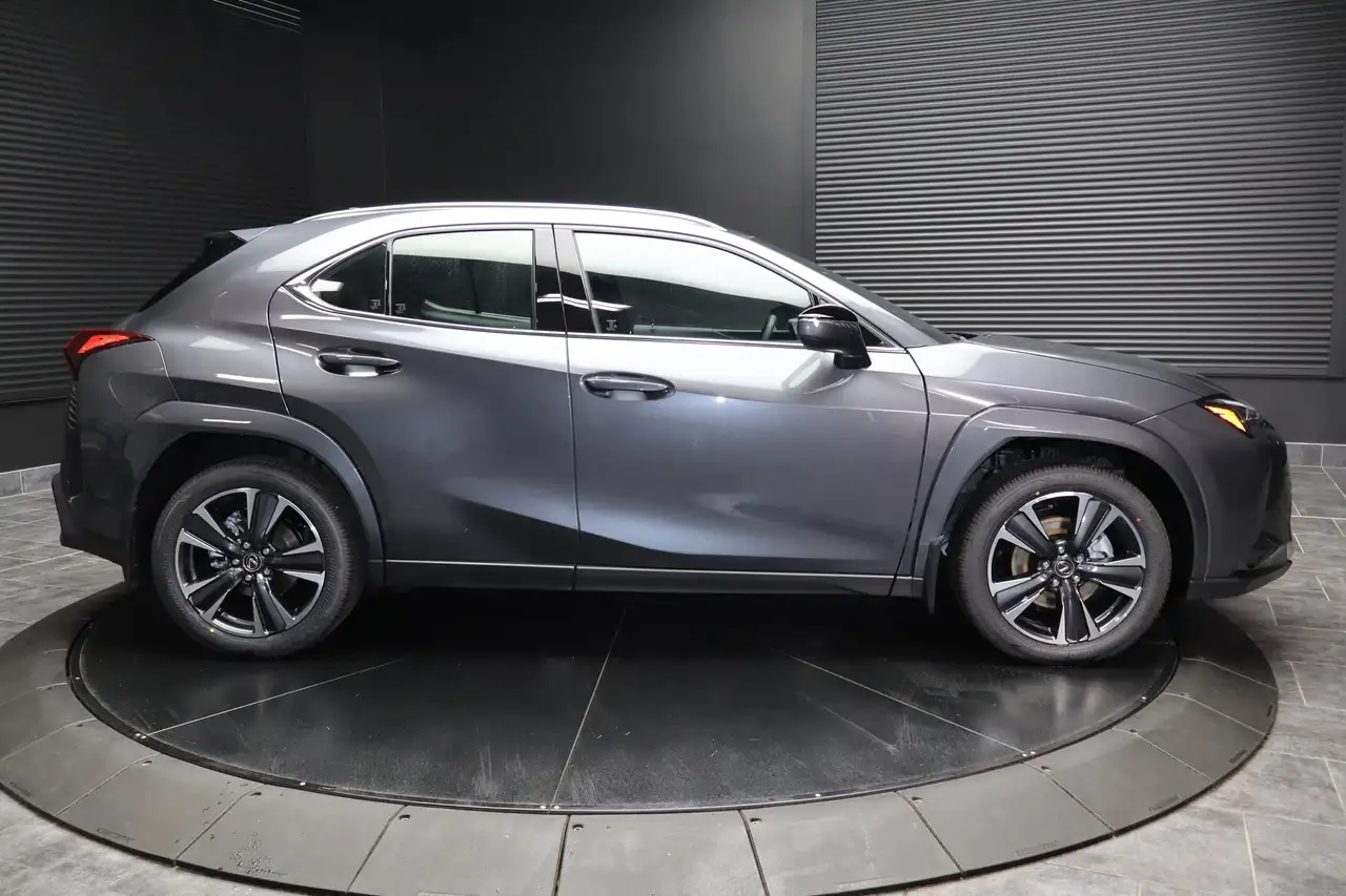 Lexus UX photo Lexus UX