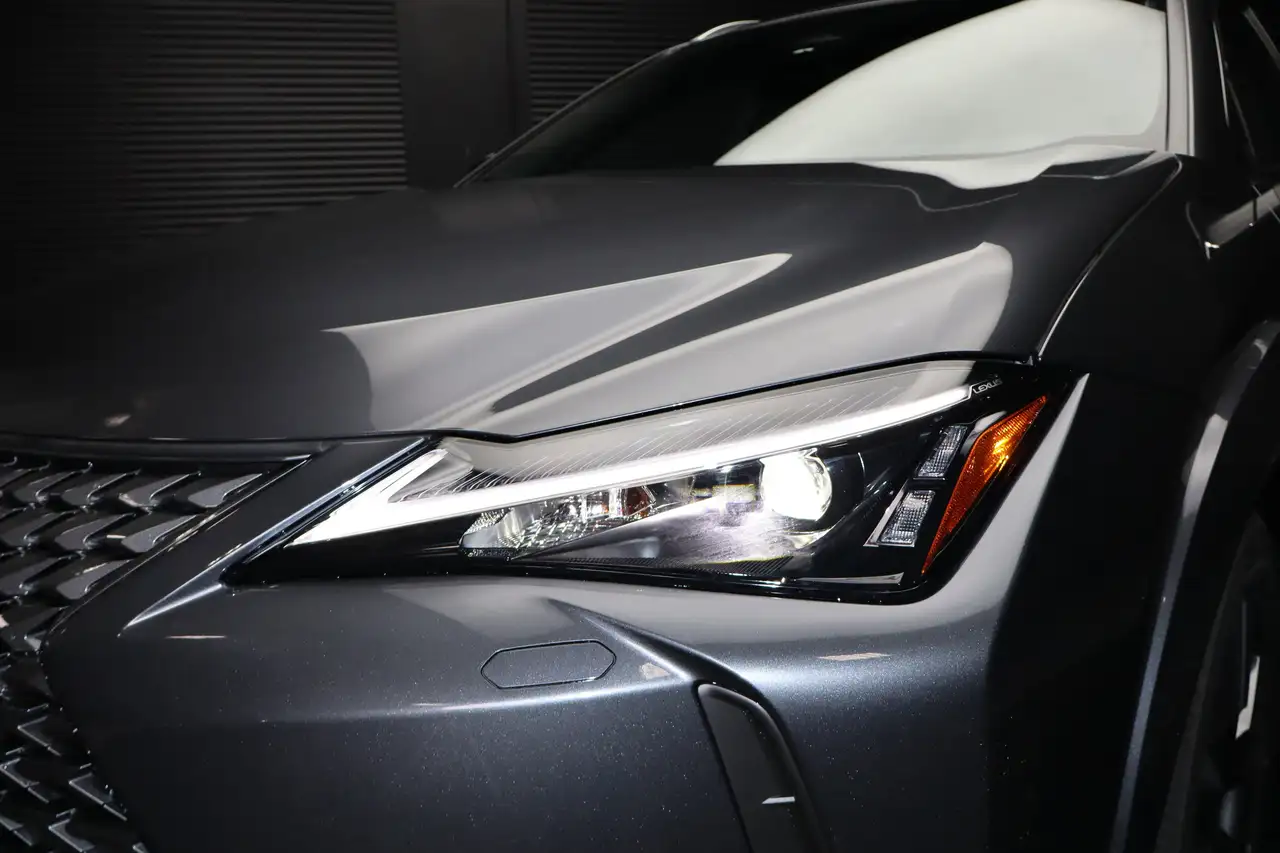 Lexus UX photo Lexus UX