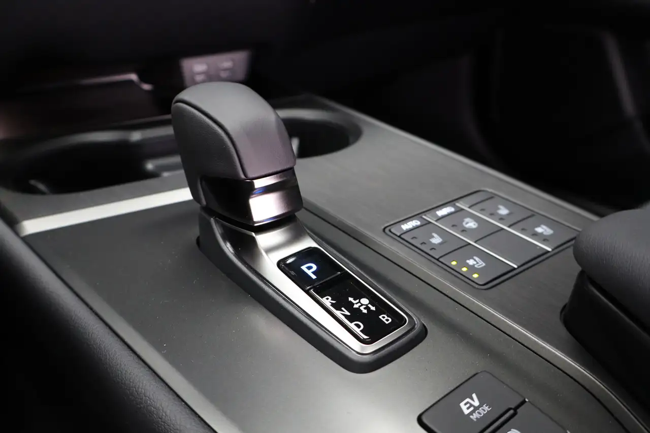 Lexus UX photo Lexus UX