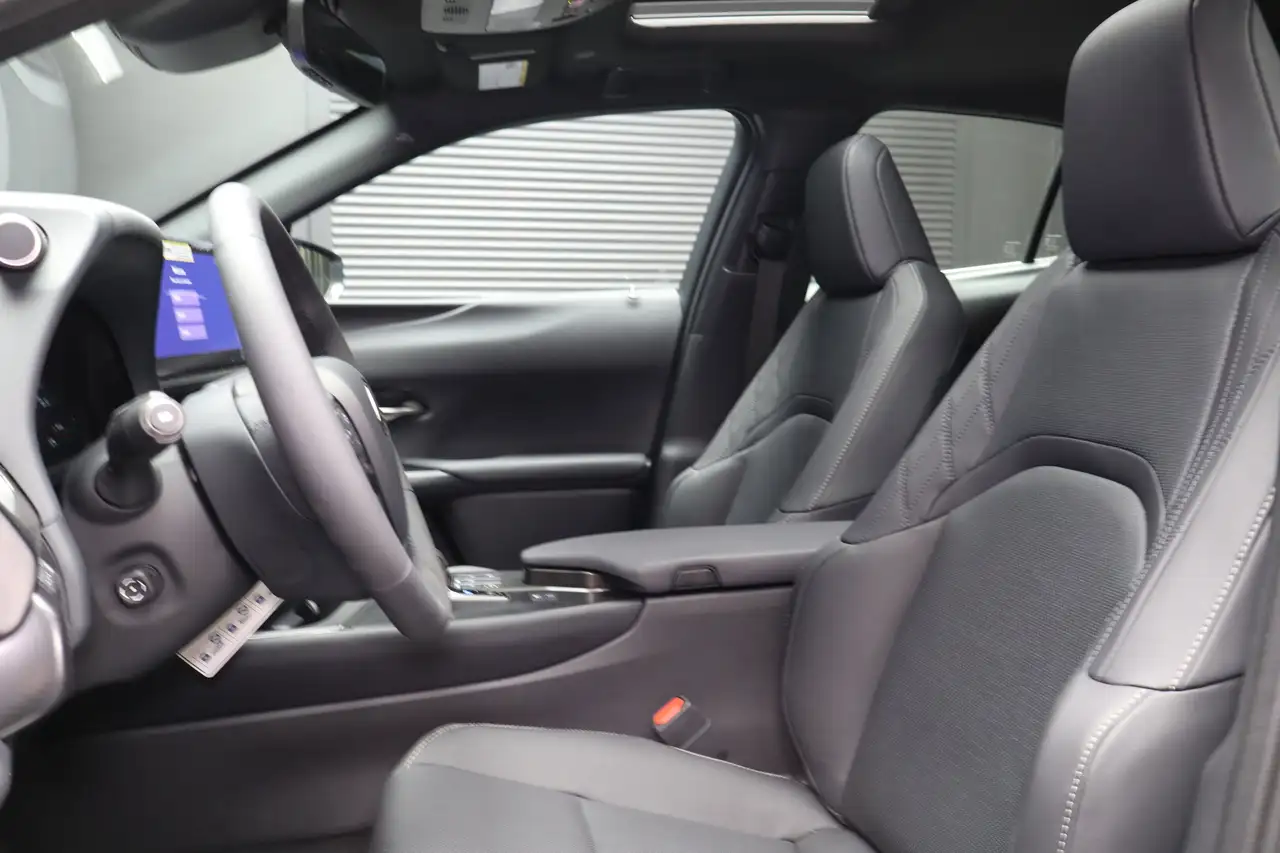 Lexus UX photo Lexus UX