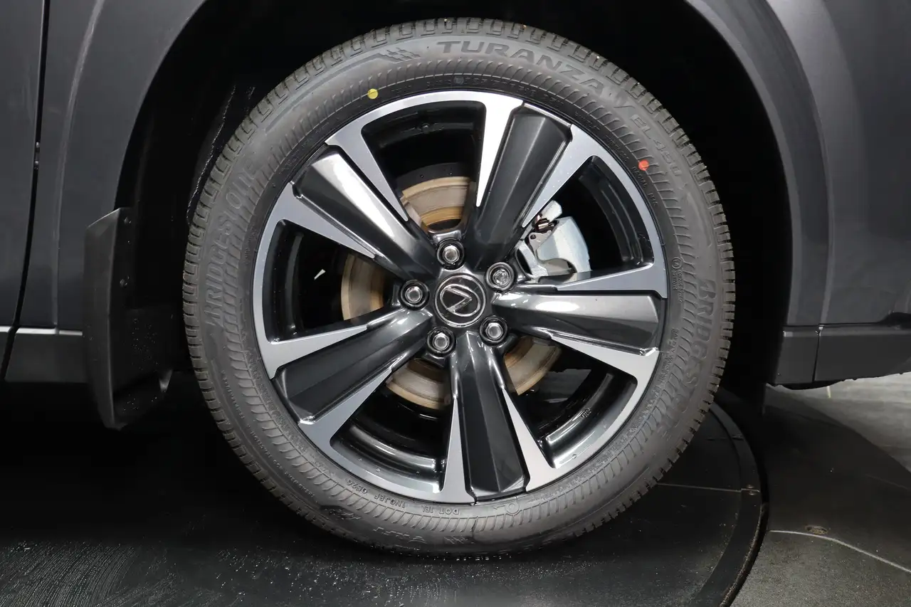 Lexus UX photo Lexus UX