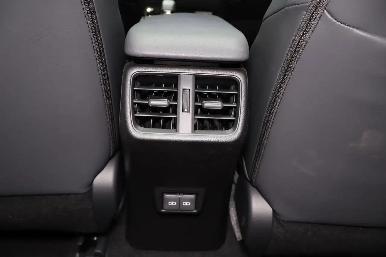 Lexus UX photo Lexus UX