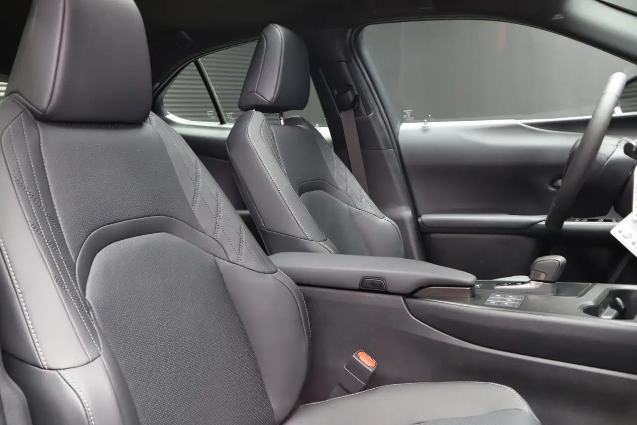 Lexus UX photo Lexus UX