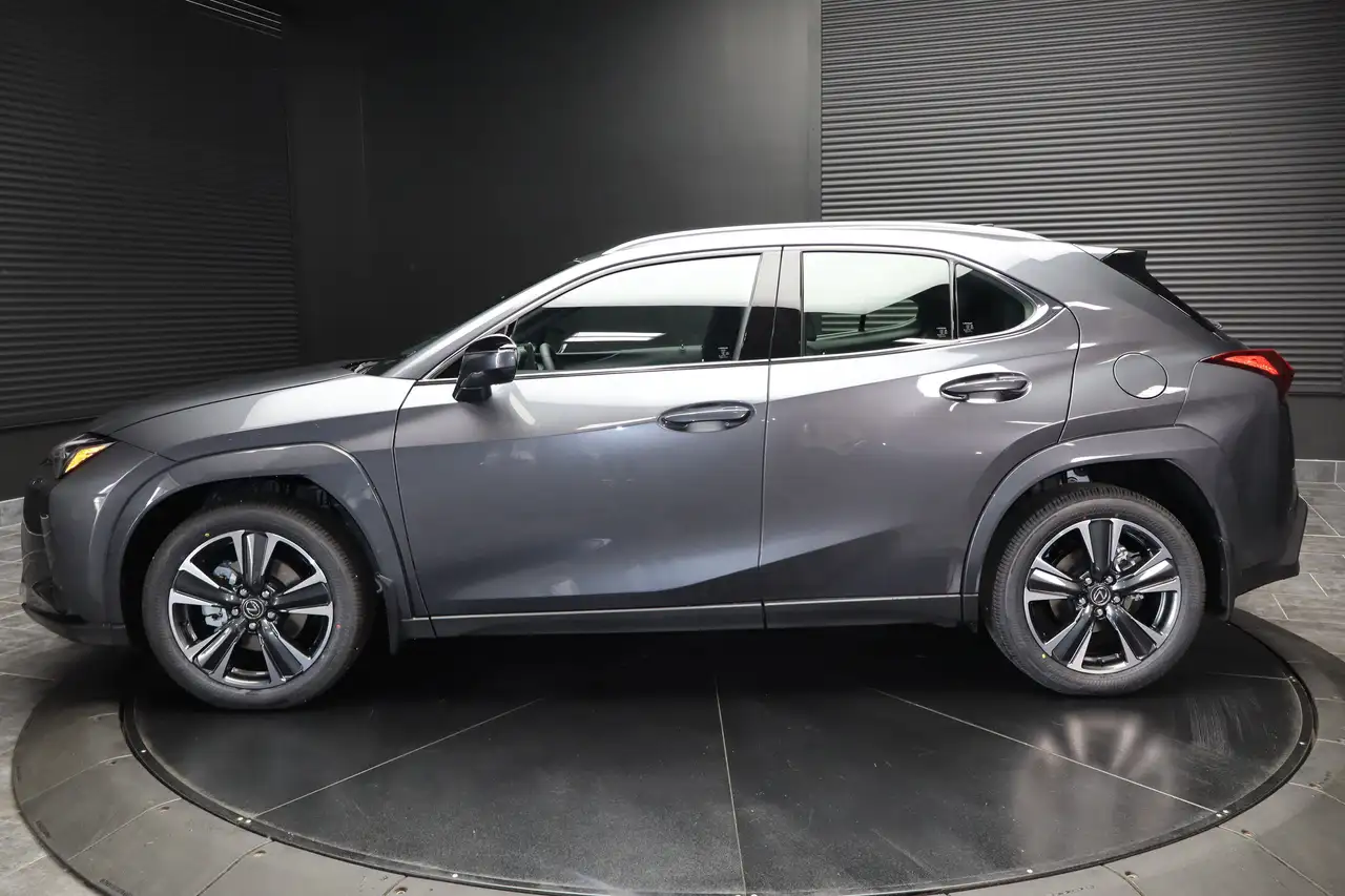 Lexus UX photo Lexus UX