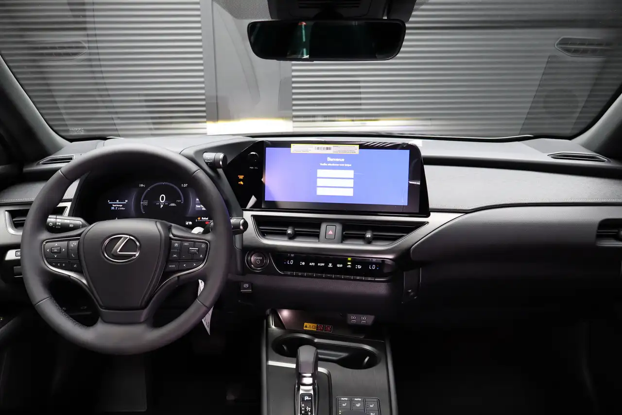 Lexus UX photo Lexus UX