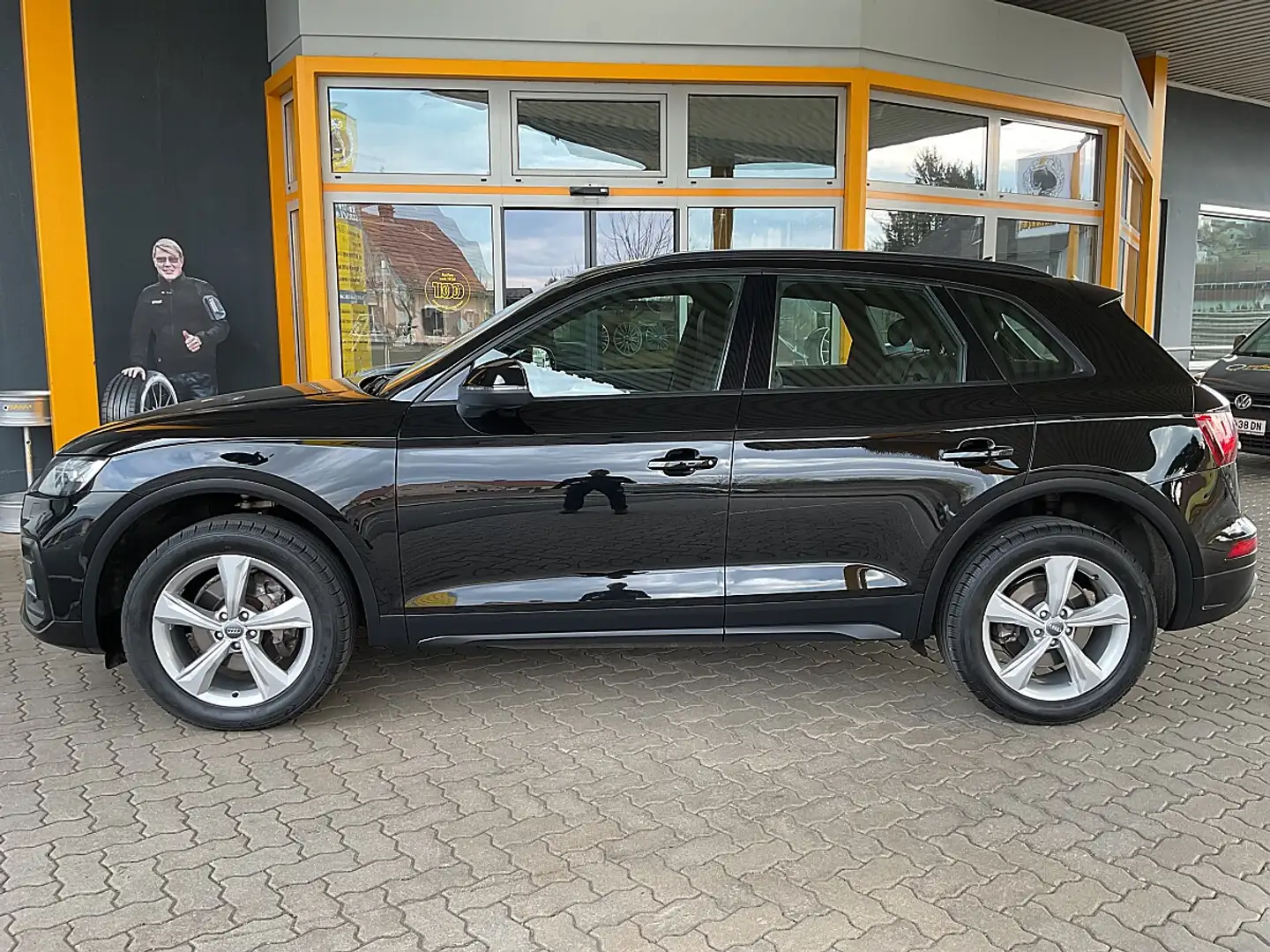 Audi Q5 40 TDI quattro intense S-tronic**S-LINE** Schwarz - 2