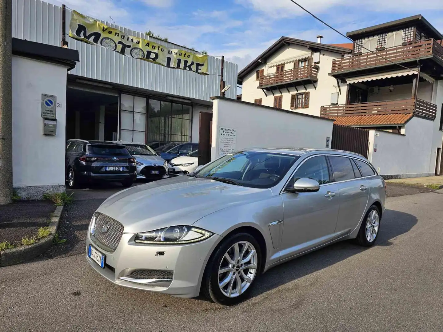 Jaguar XF Sportbrake 2.2 D 200 CV Portfolio Plateado - 1