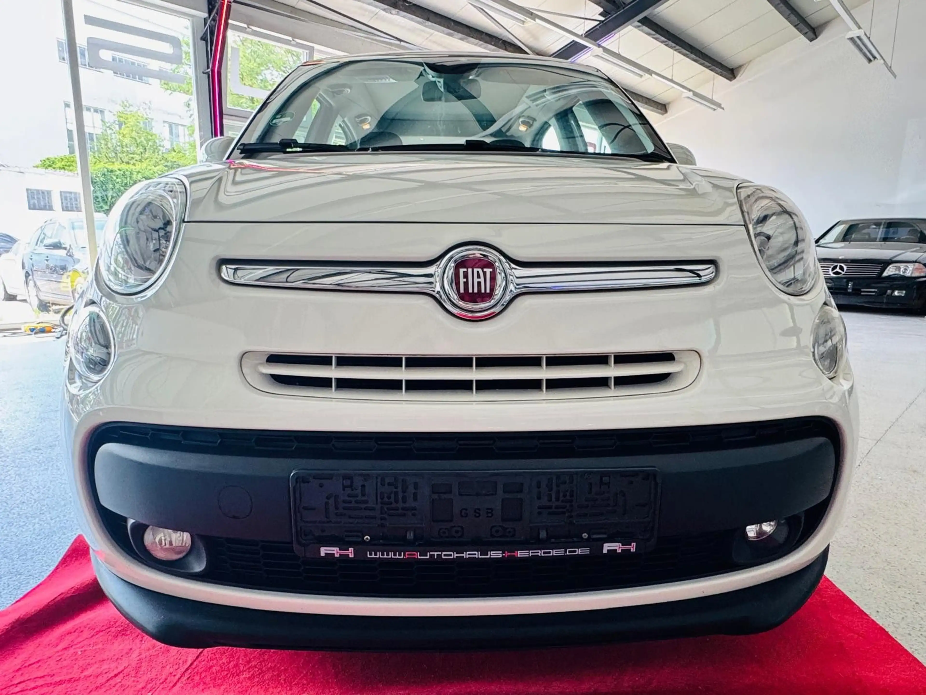 Fiat 500L Lounge — photo 11