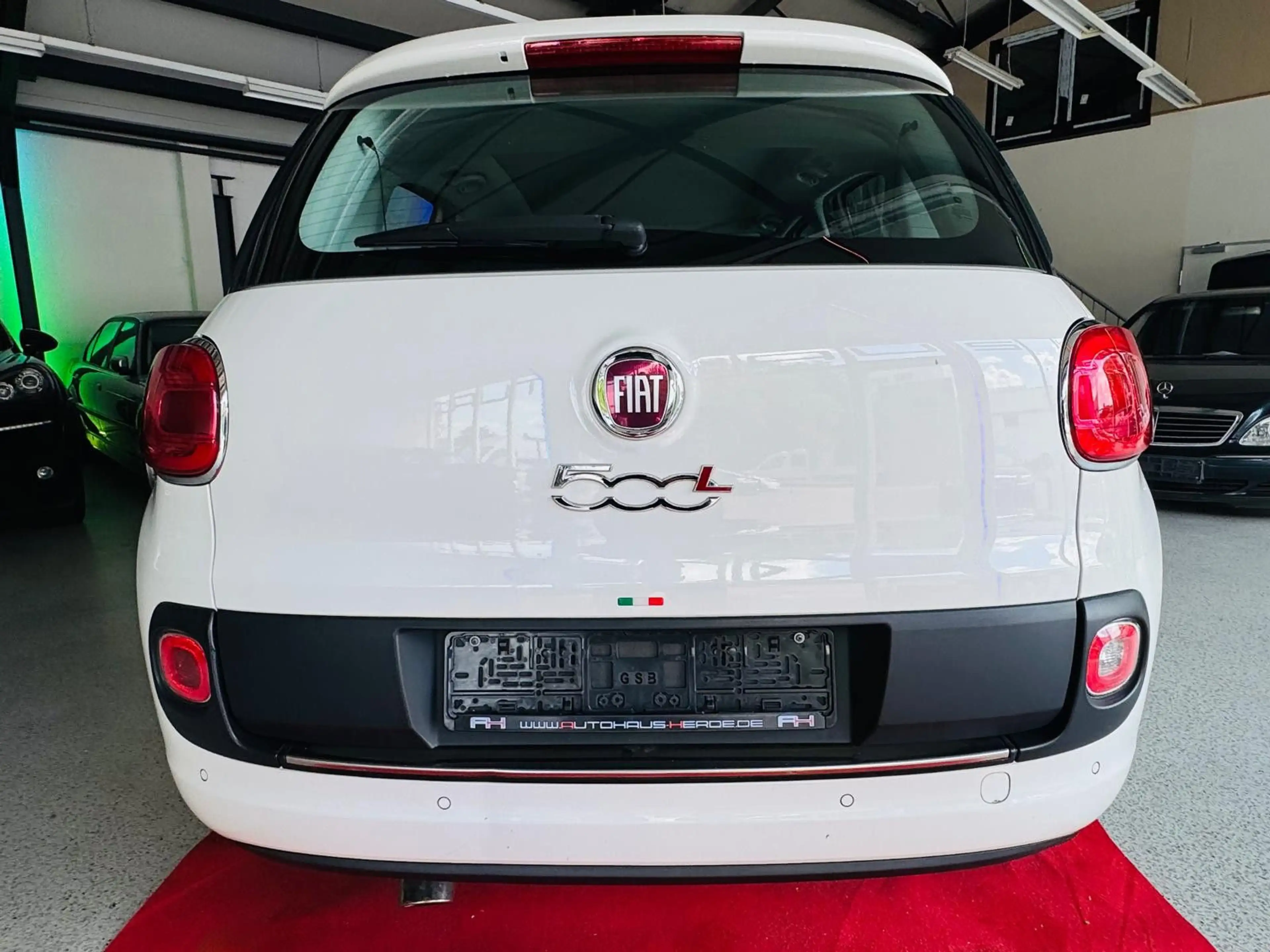 Fiat 500L Lounge — photo 12