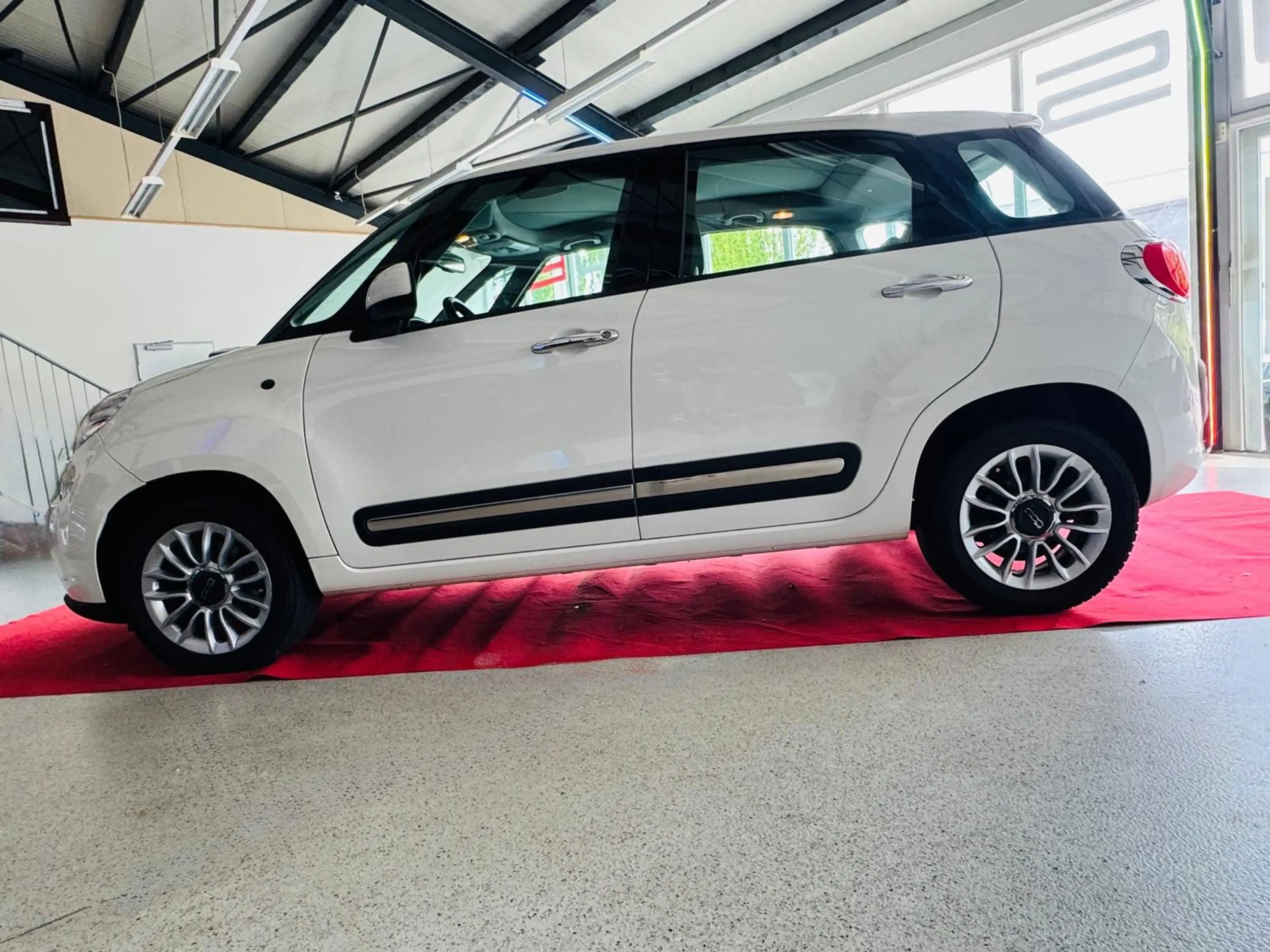 Fiat 500L Lounge — photo 9
