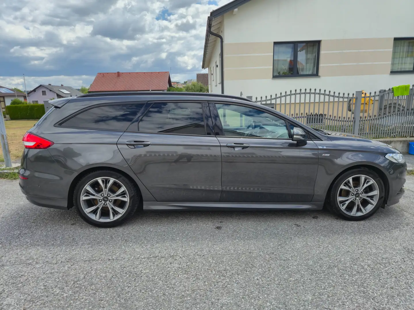 Ford Mondeo Mondeo Traveller ST-LINE 2,0 TDCi PowerShift Aut. ST-LINE Grau - 1